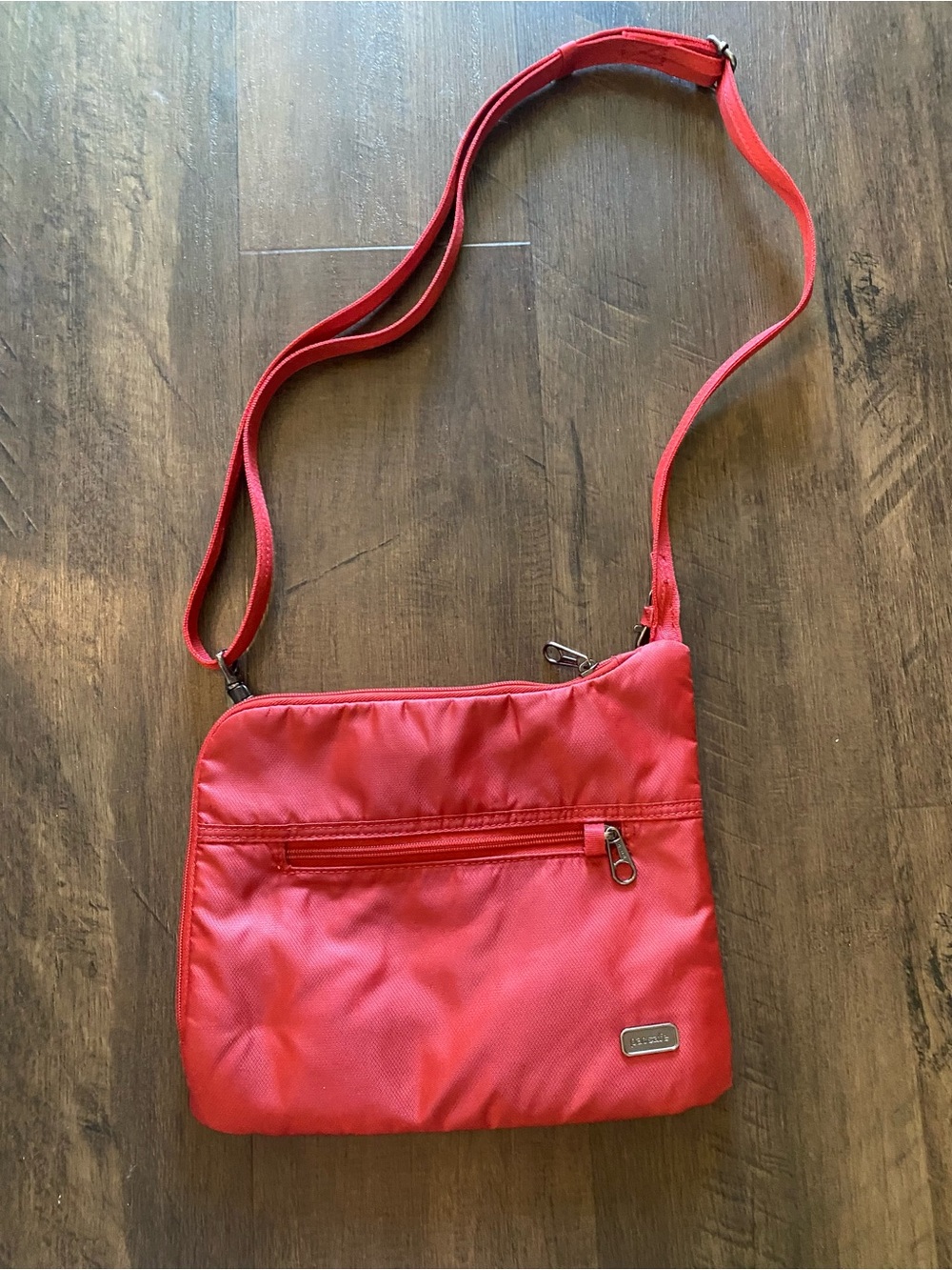 Pacsafe Daysafe Anti Theft Slim Crossbody Bag Red RFID Block Travel Bag Purse